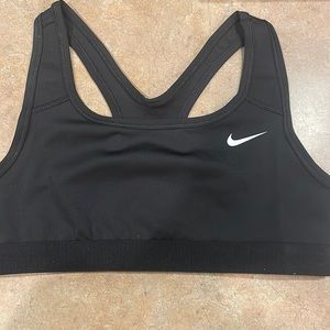 NWT black Nike sports training bra size M
